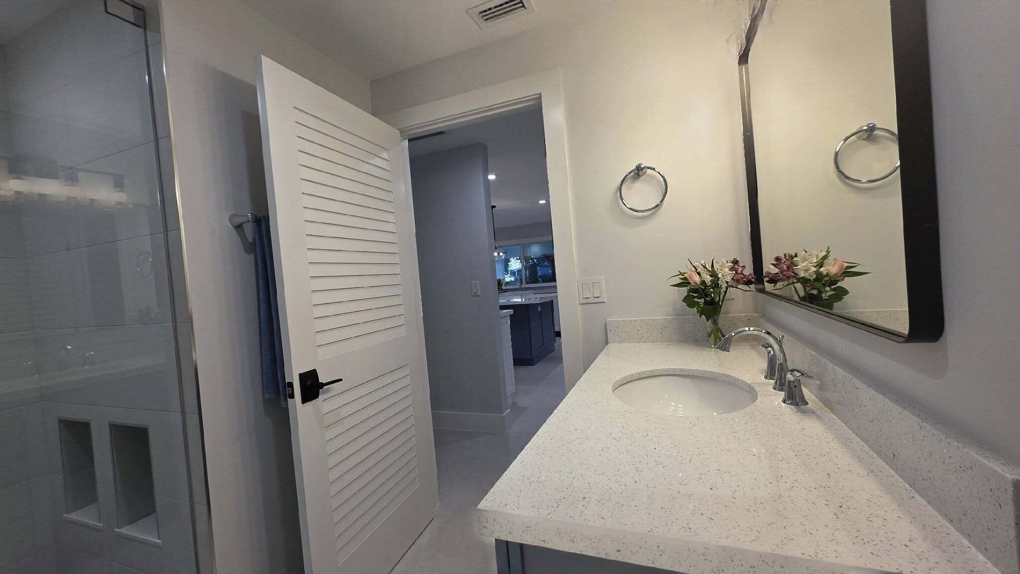 54 Sunset Road Key Largo, FL 33037 - Photo 36 of 57 Guest bath