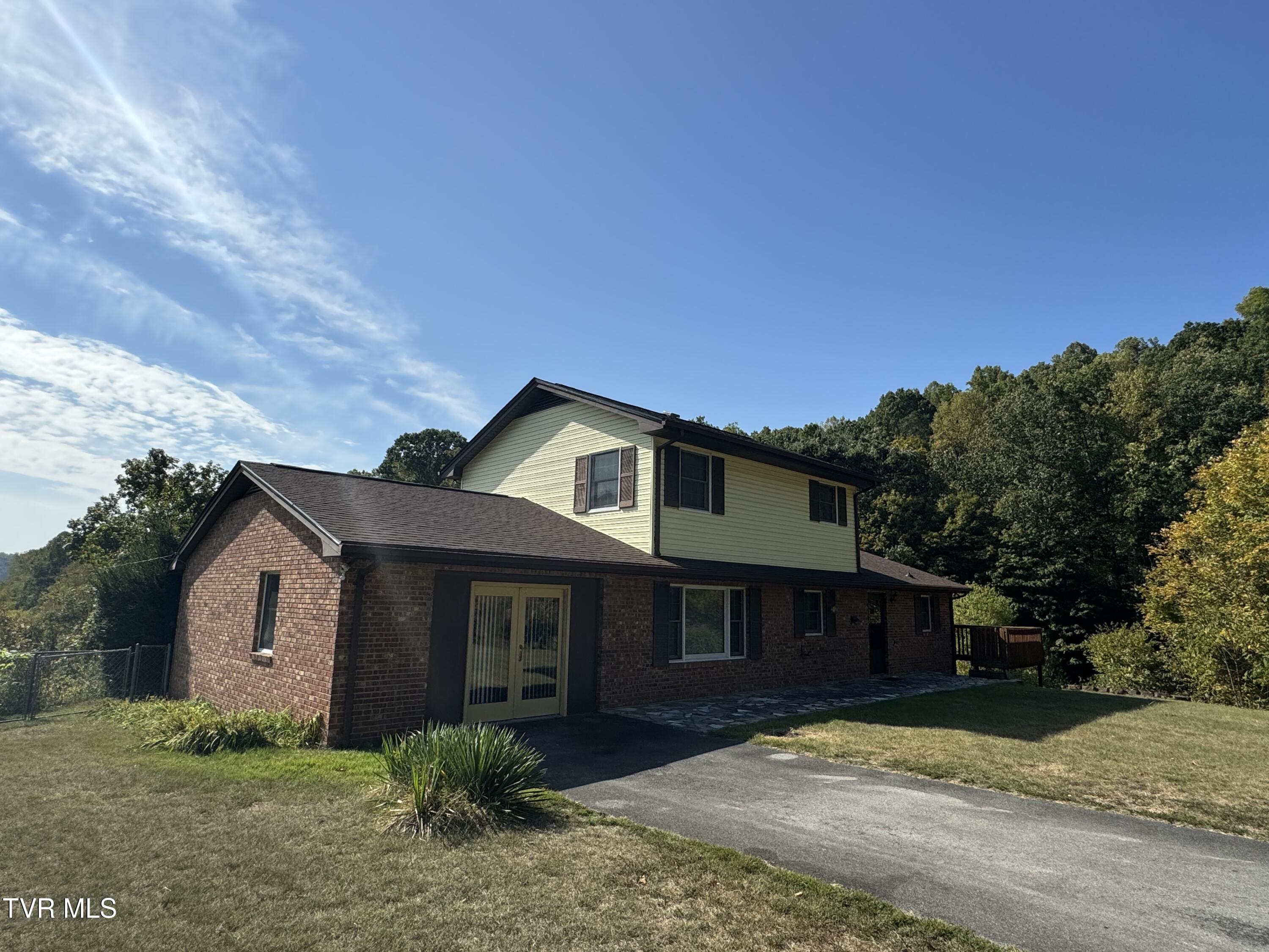498 Big Elm Road Church Hill, TN 37642 - Photo 3 of 13 IMG_0400