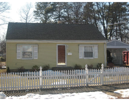 72 Seneca Street Springfield, MA 01151 - Photo 2 of 8 Gallery Image 2