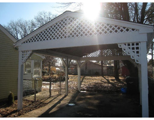 72 Seneca Street Springfield, MA 01151 - Photo 3 of 8 Gallery Image 3
