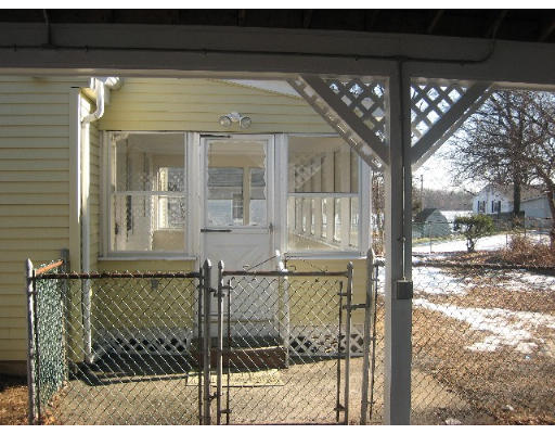 72 Seneca Street Springfield, MA 01151 - Photo 4 of 8 Gallery Image 4