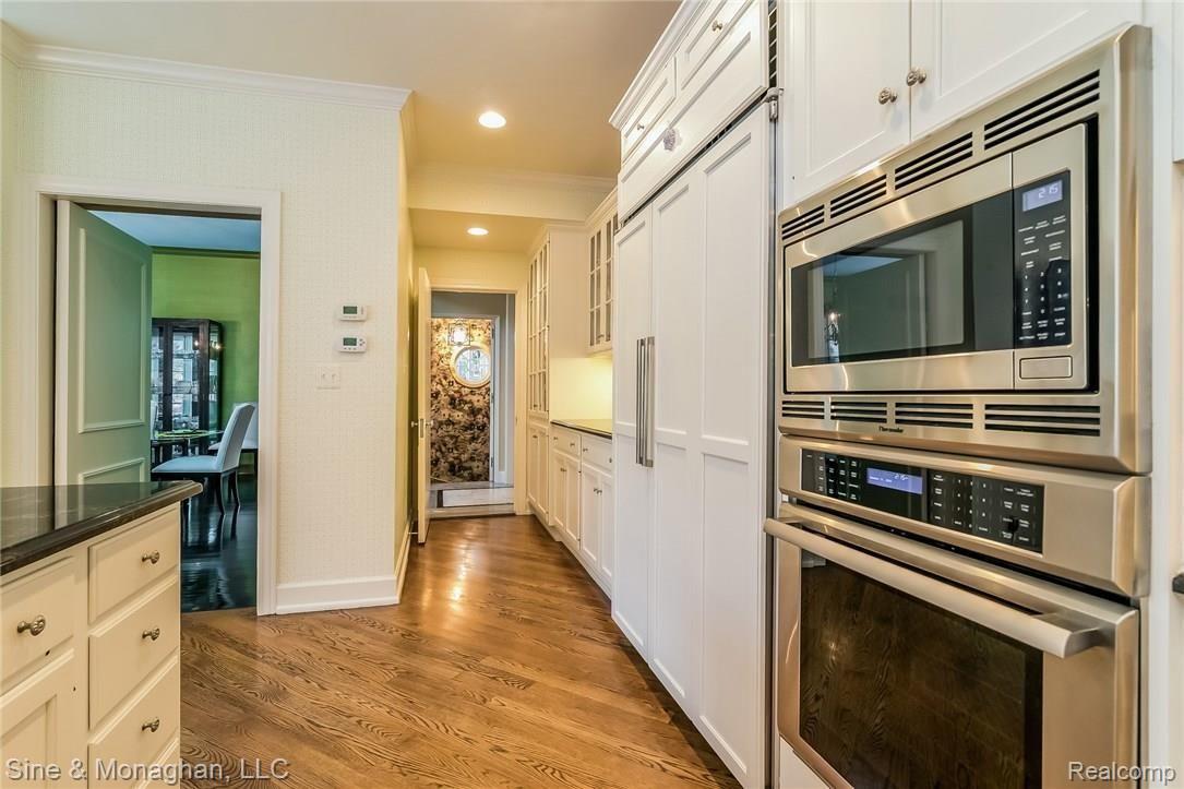 76 Lothrop Road Grosse Pointe, MI 48236 - Photo 24 of 70 022-Kitchen-5209717-medium.jpg