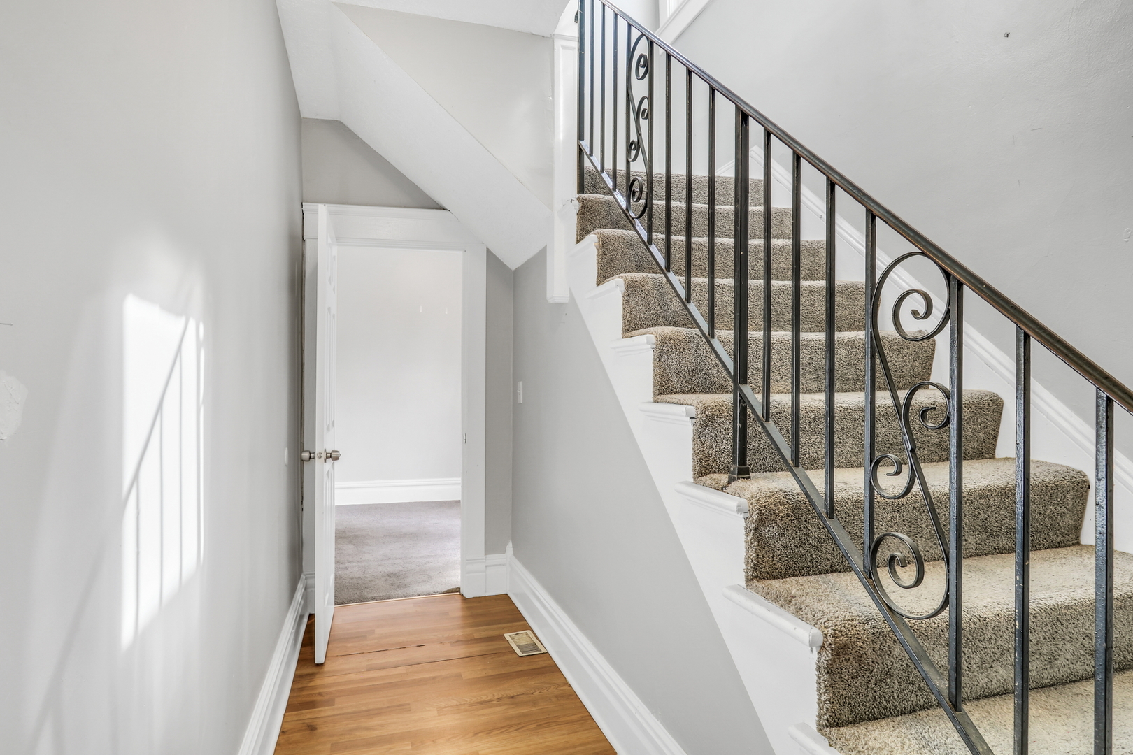 725 18th Street North Chicago, IL 60064 - Photo 17 of 32 a view of entryway