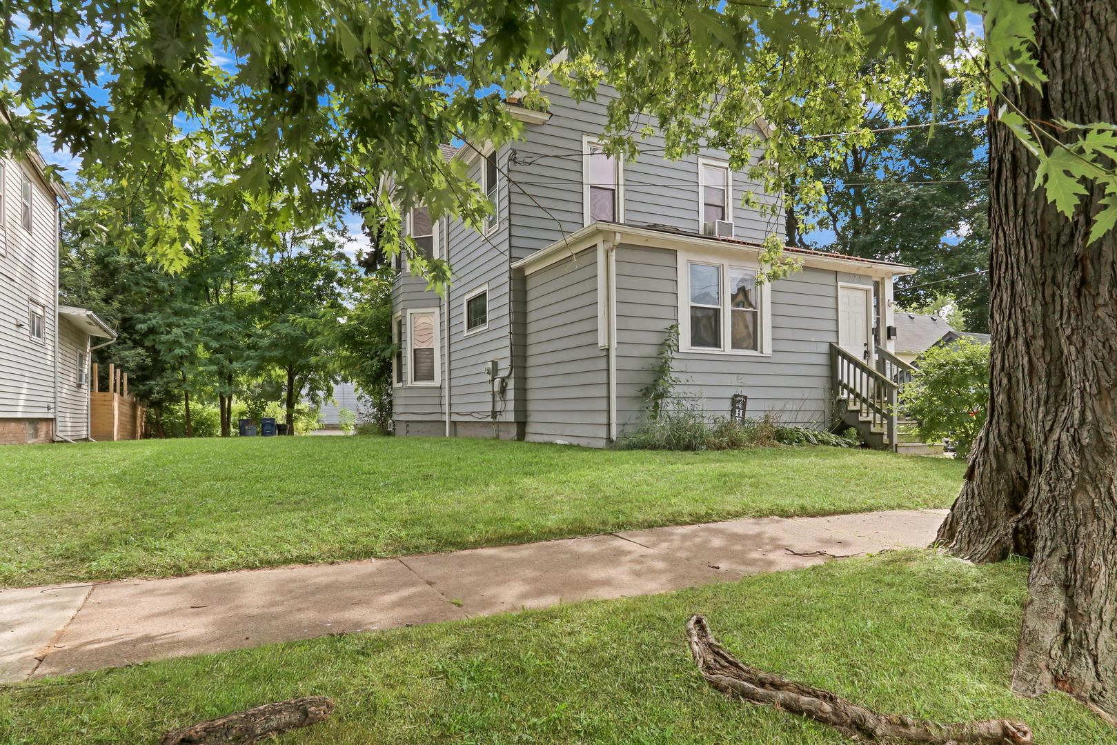 725 18th Street North Chicago, IL 60064 - Photo 29 of 32 front view of a house with a yard