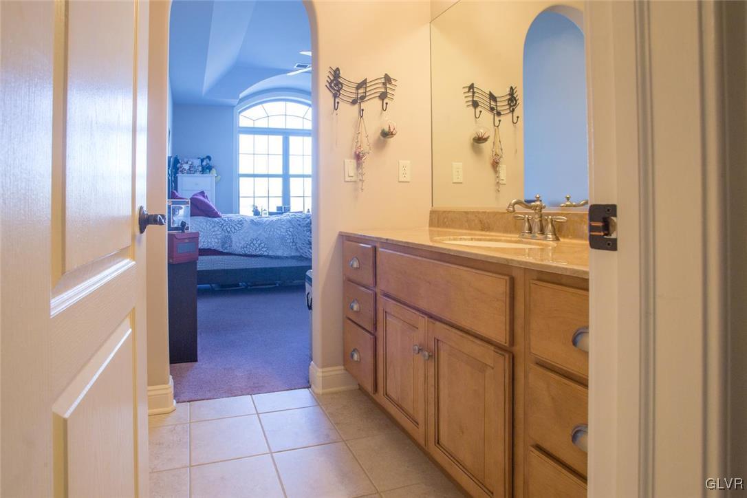 226 East Dell Road Bath, PA 18014 - Photo 37 of 50