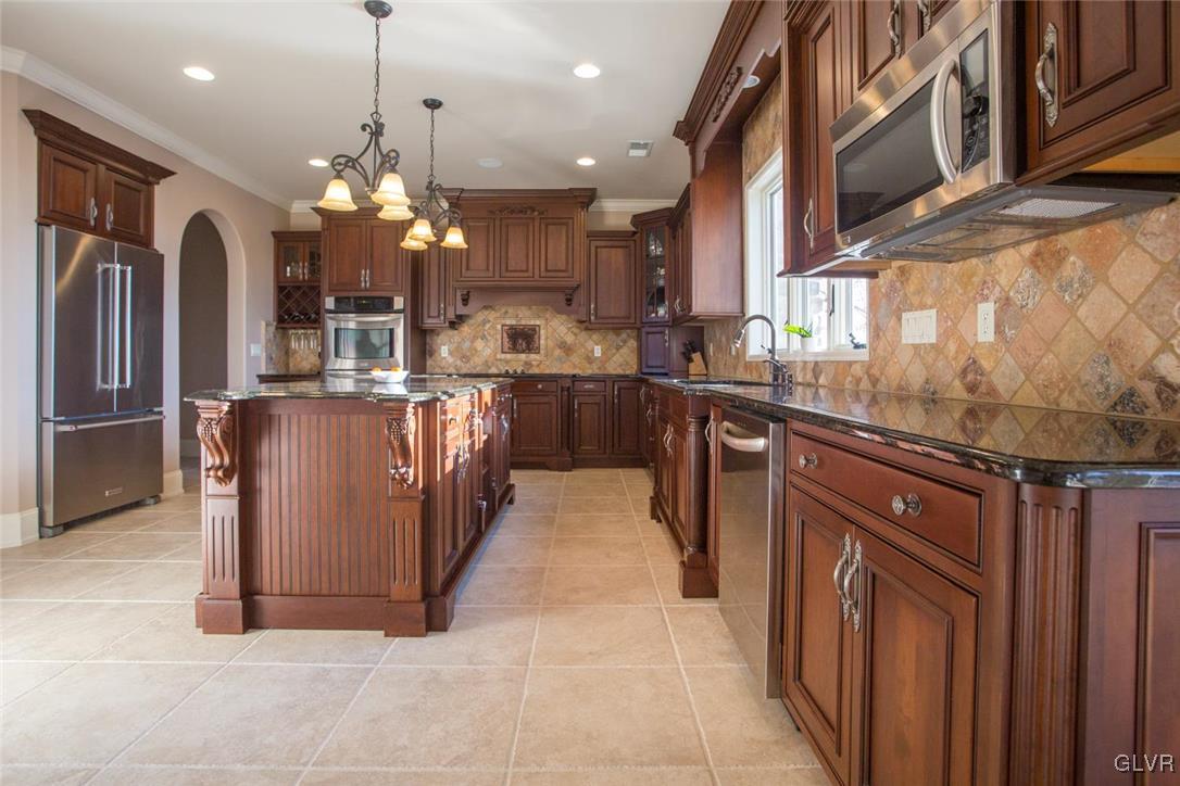 226 East Dell Road Bath, PA 18014 - Photo 7 of 50