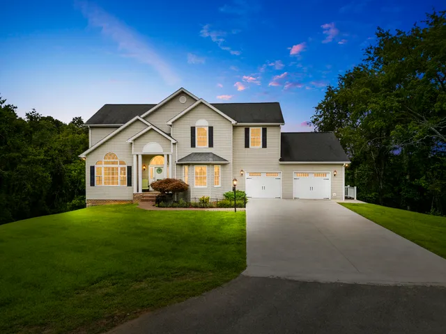 $943,900 | 2285 Lubna Drive, Christiansburg, VA 24073