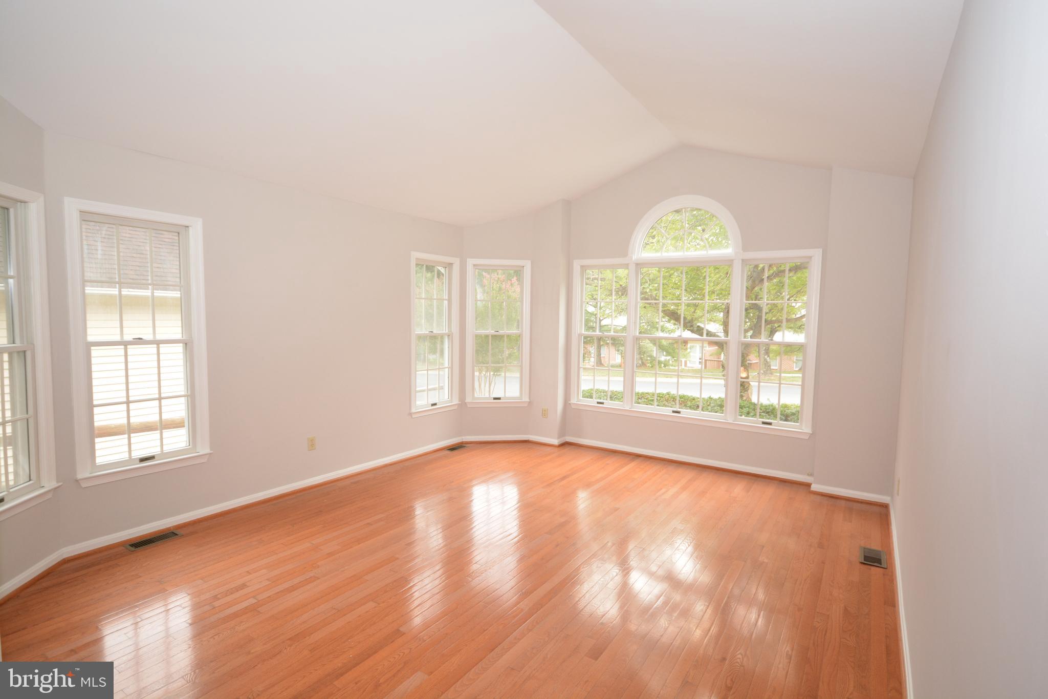 511 Coover Road Annapolis, MD 21401 - Photo 2 of 48