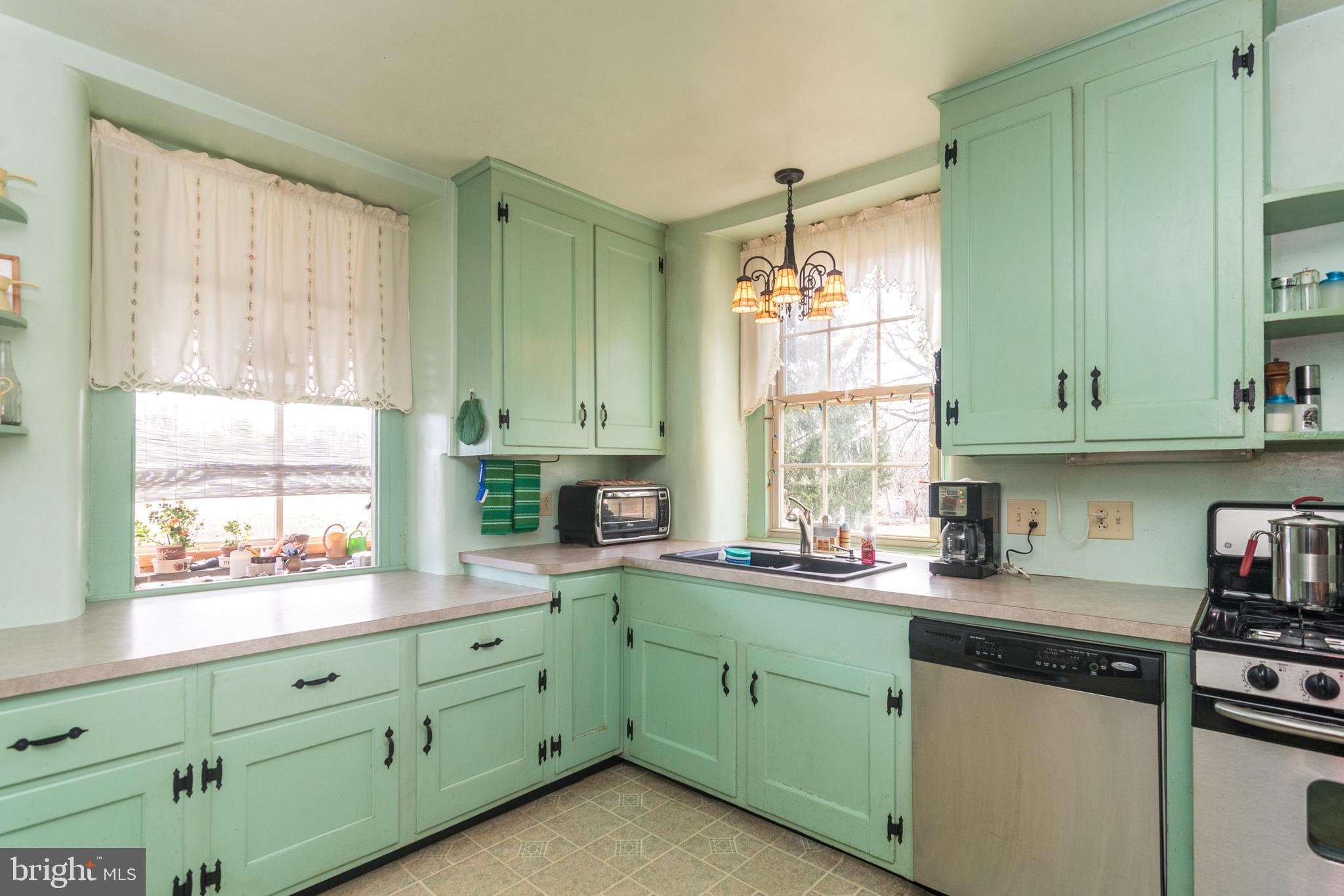 519 Redwing Road Perkasie, PA 18944 - Photo 11 of 35 Kitchen
