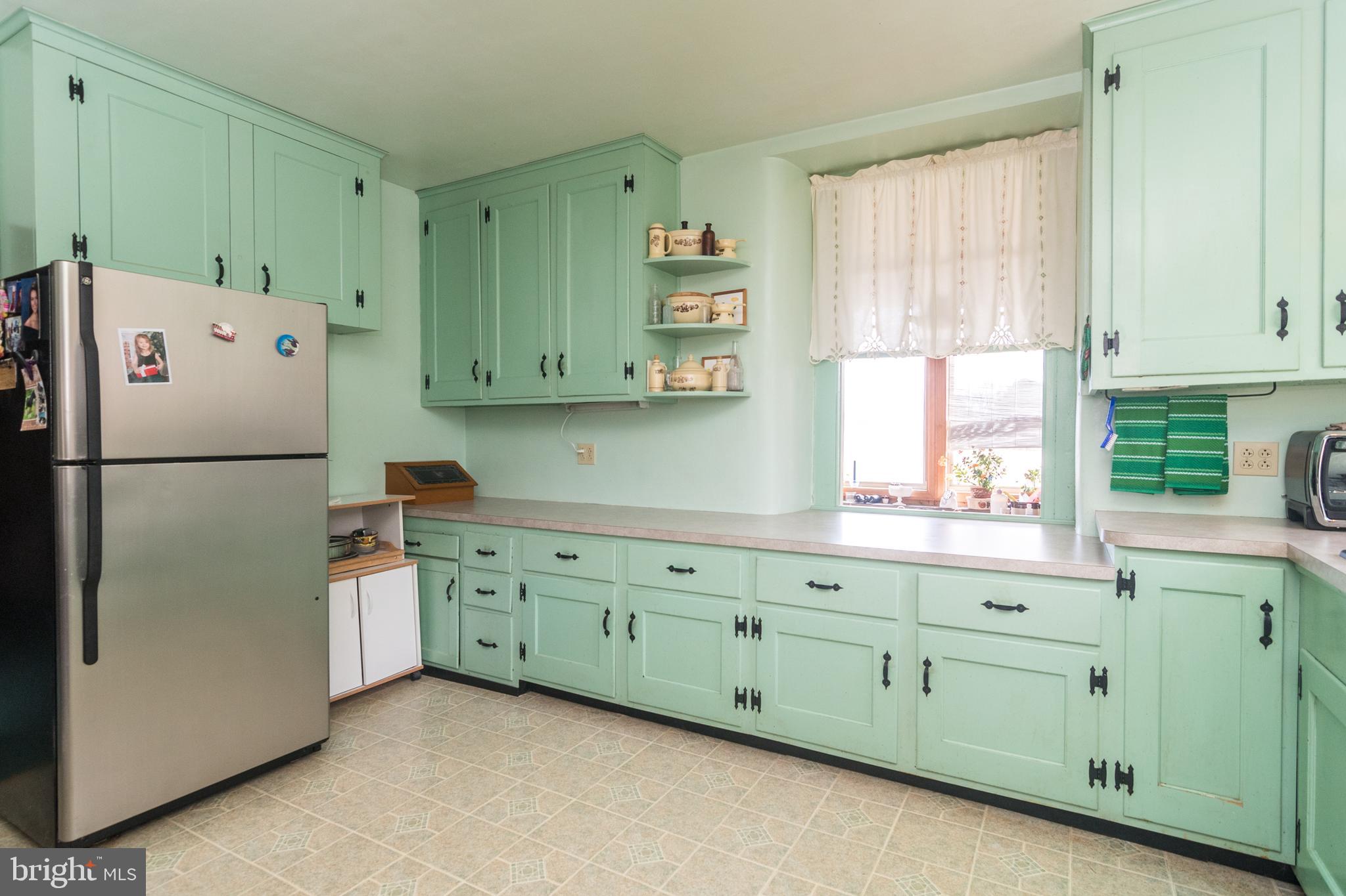 519 Redwing Road Perkasie, PA 18944 - Photo 12 of 35 Kitchen