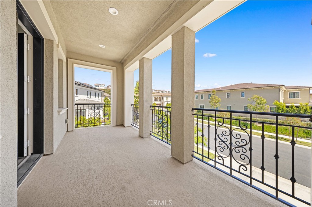 84 Eider Irvine, CA 92618 - Photo 35 of 74 Second floor balcony