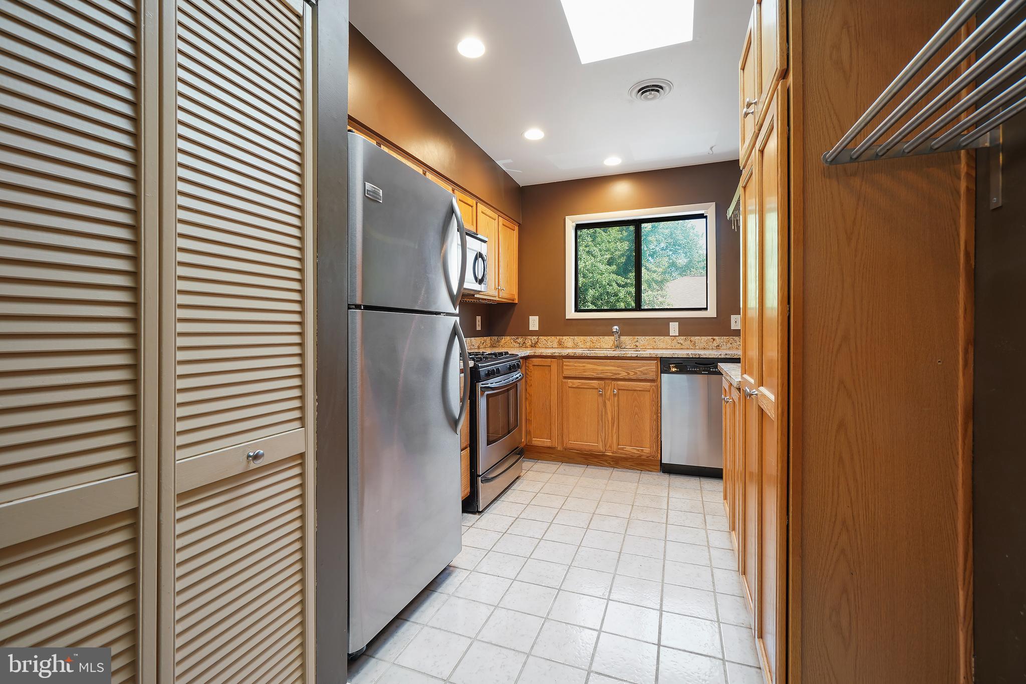 208 Skyhill Road, Unit 208 Alexandria, VA 22314 - Photo 13 of 57