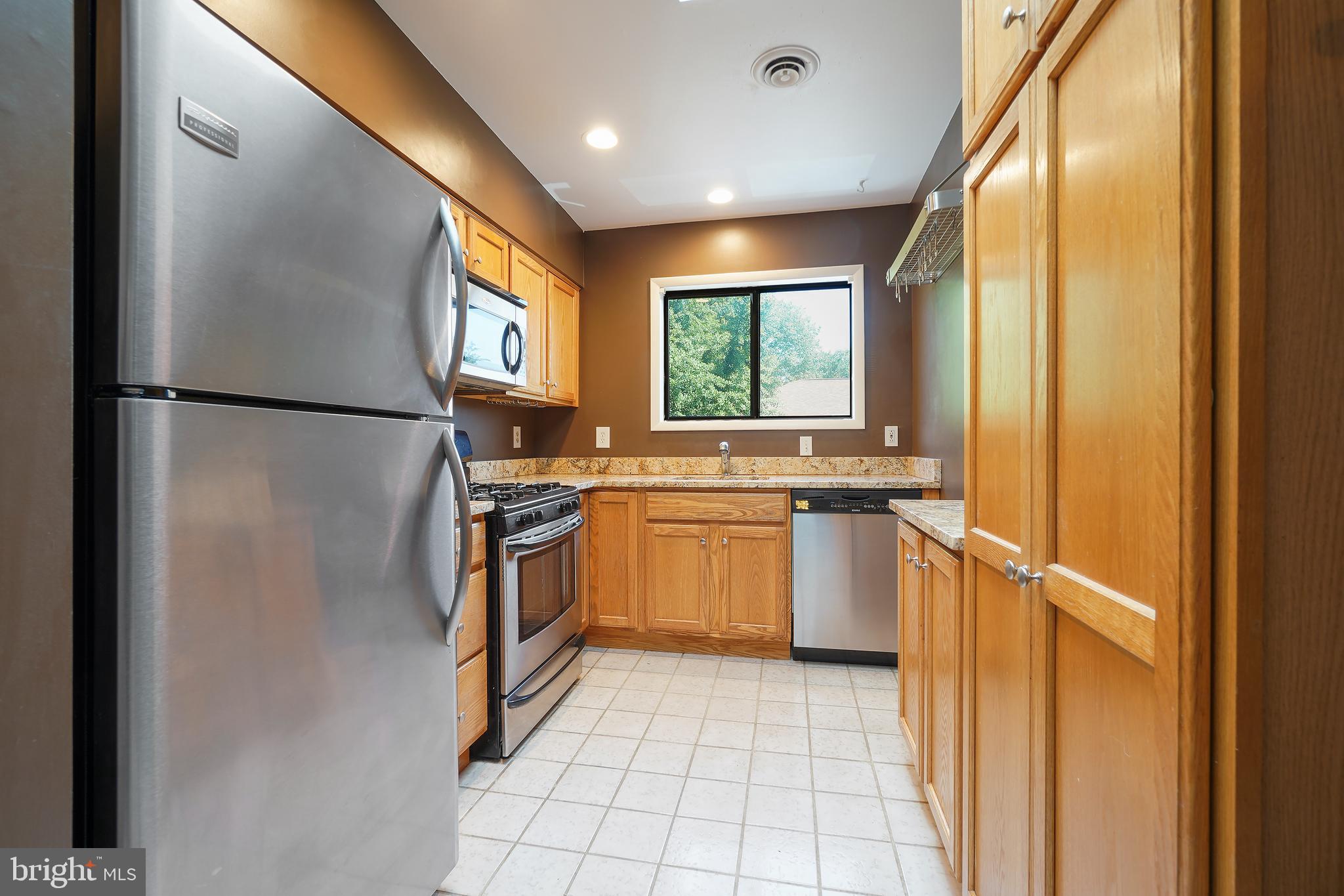 208 Skyhill Road, Unit 208 Alexandria, VA 22314 - Photo 14 of 57