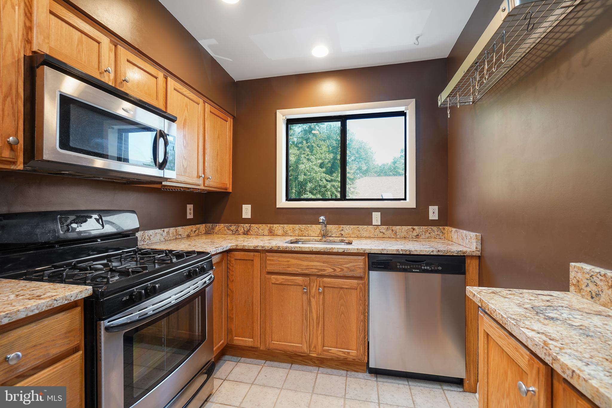 208 Skyhill Road, Unit 208 Alexandria, VA 22314 - Photo 15 of 57