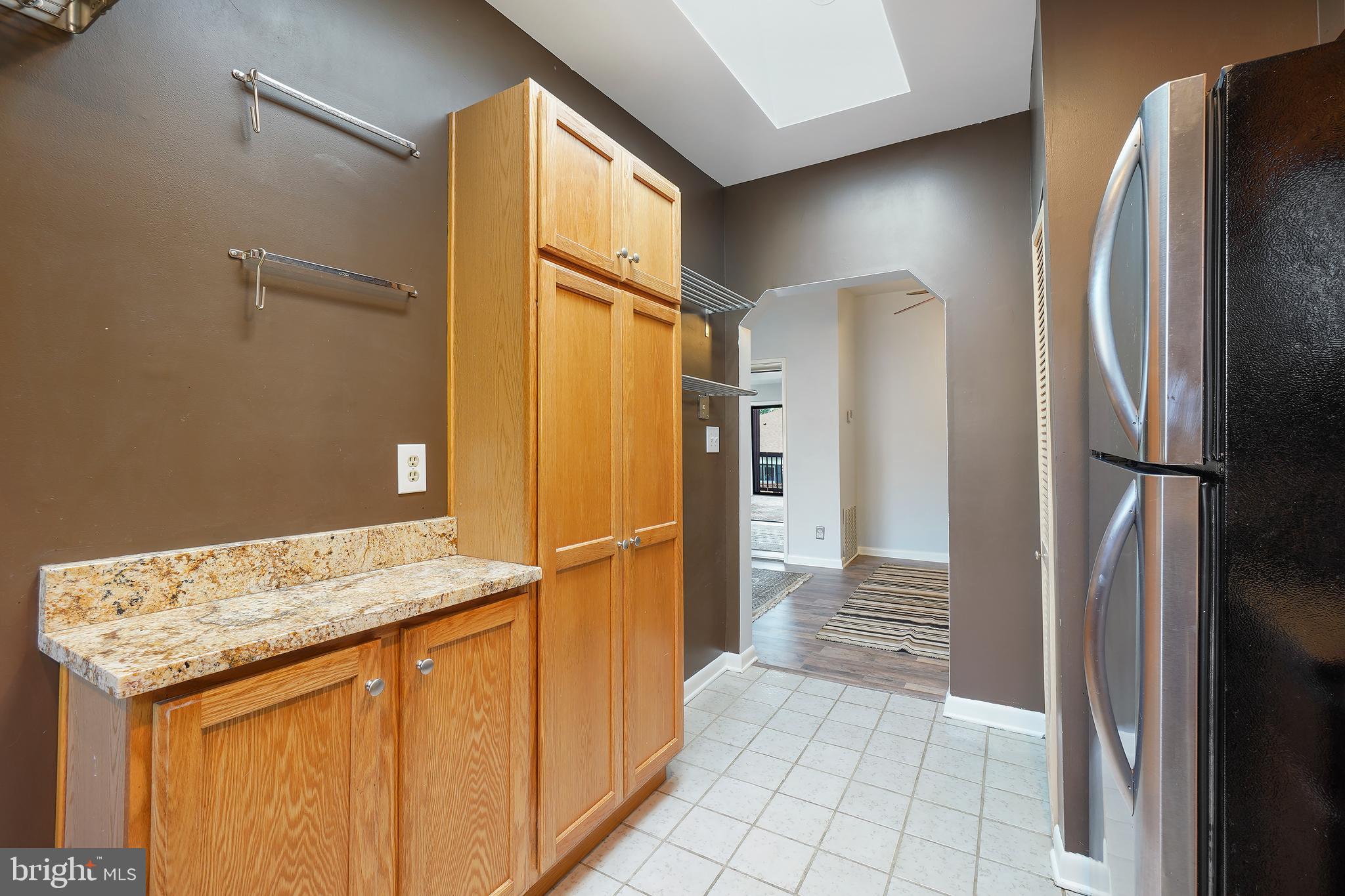 208 Skyhill Road, Unit 208 Alexandria, VA 22314 - Photo 16 of 57