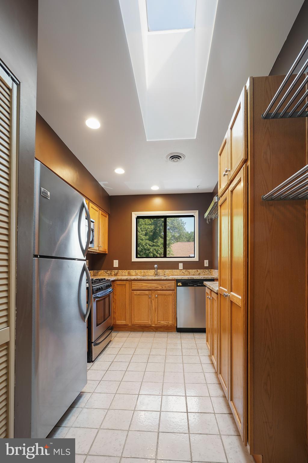208 Skyhill Road, Unit 208 Alexandria, VA 22314 - Photo 17 of 57