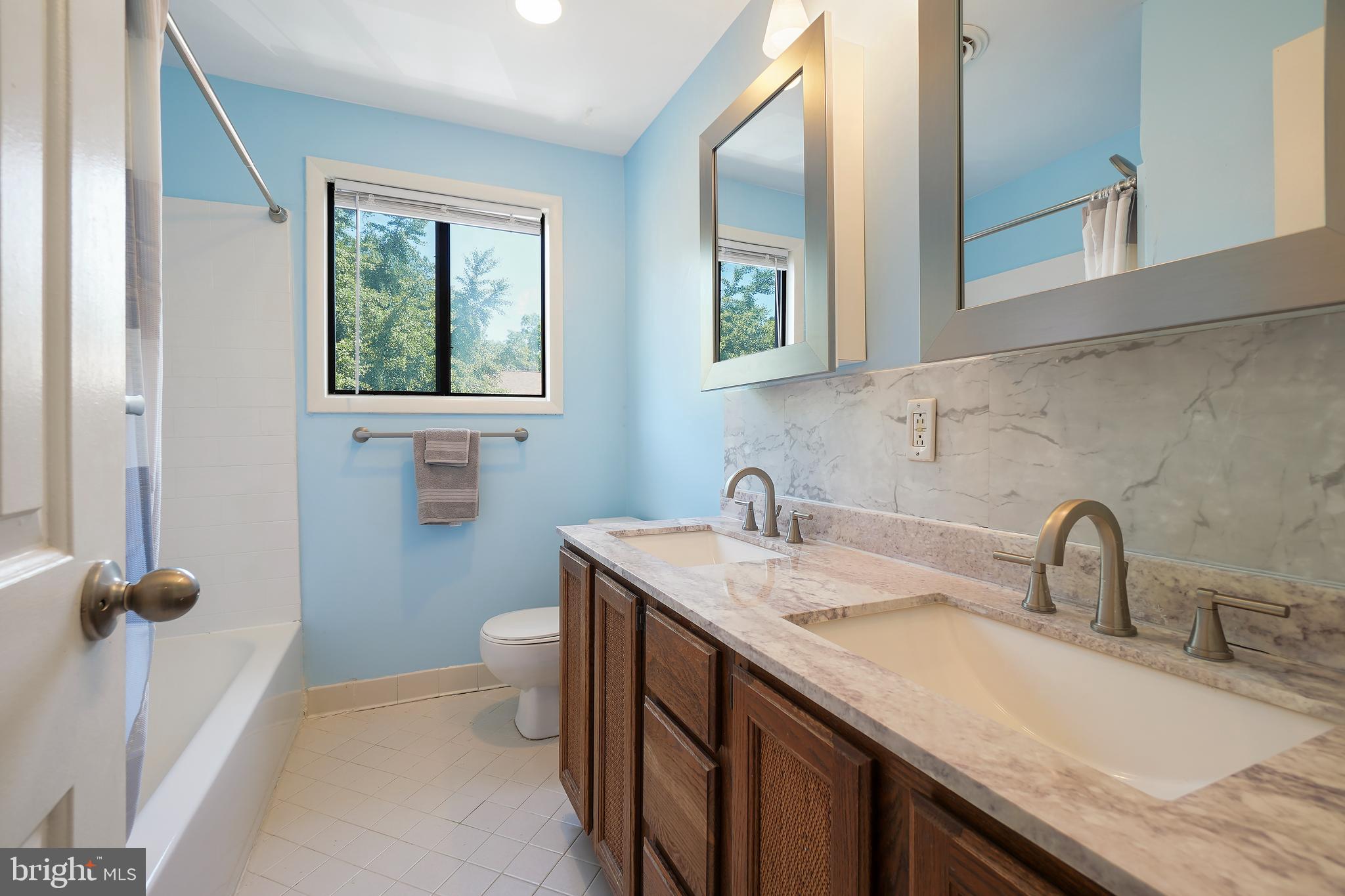 208 Skyhill Road, Unit 208 Alexandria, VA 22314 - Photo 22 of 57