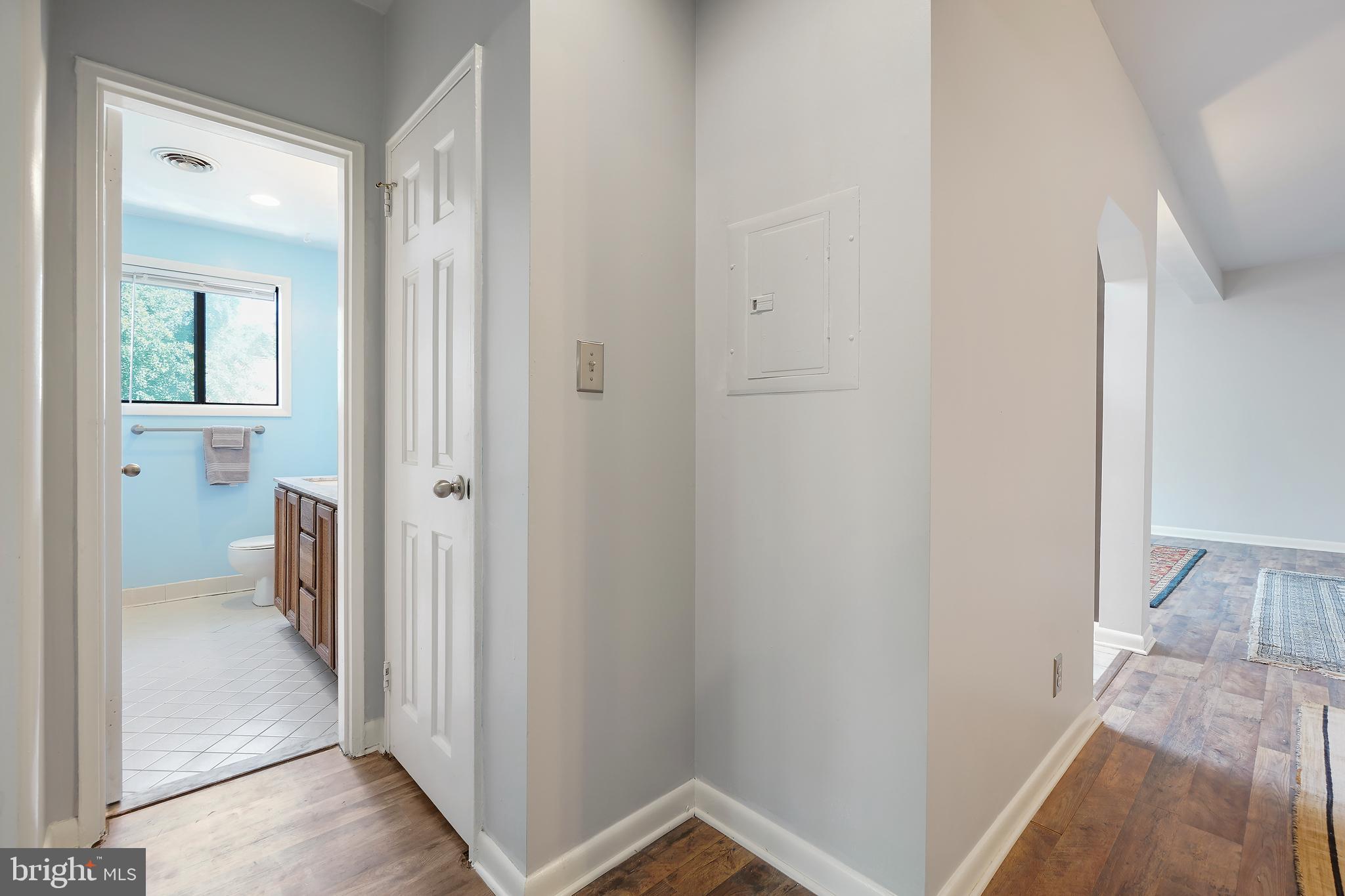 208 Skyhill Road, Unit 208 Alexandria, VA 22314 - Photo 26 of 57