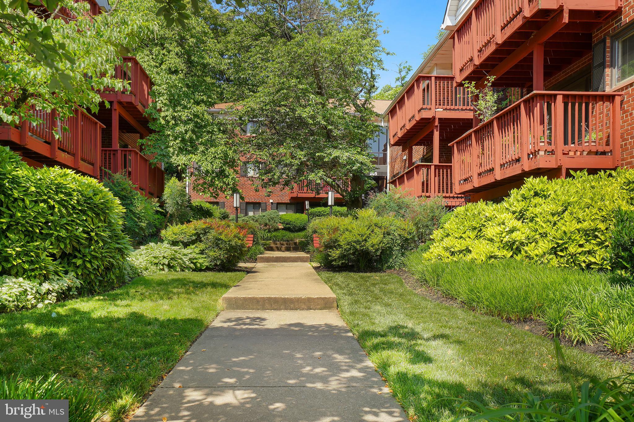 208 Skyhill Road, Unit 208 Alexandria, VA 22314 - Photo 30 of 57