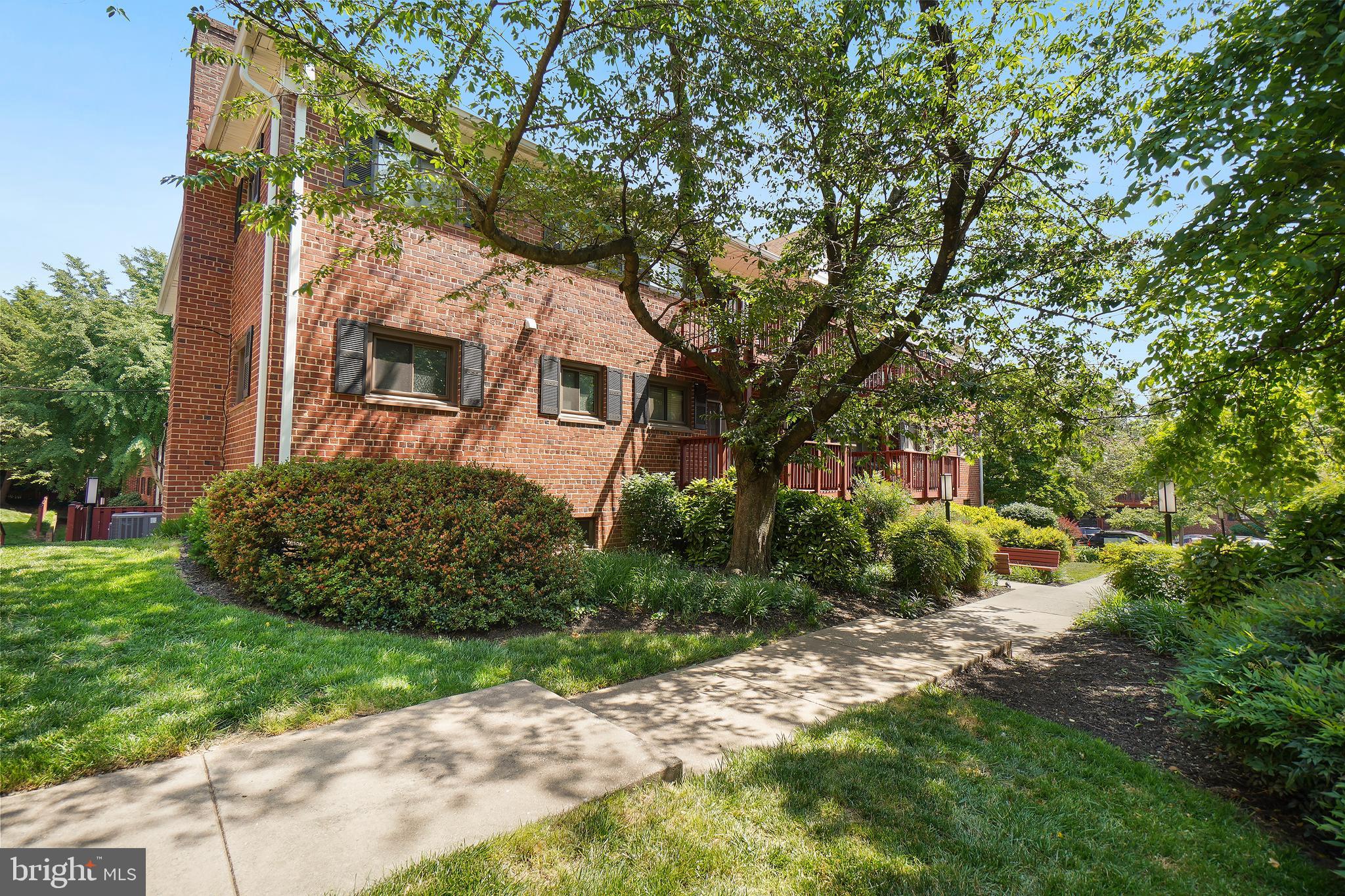 208 Skyhill Road, Unit 208 Alexandria, VA 22314 - Photo 31 of 57