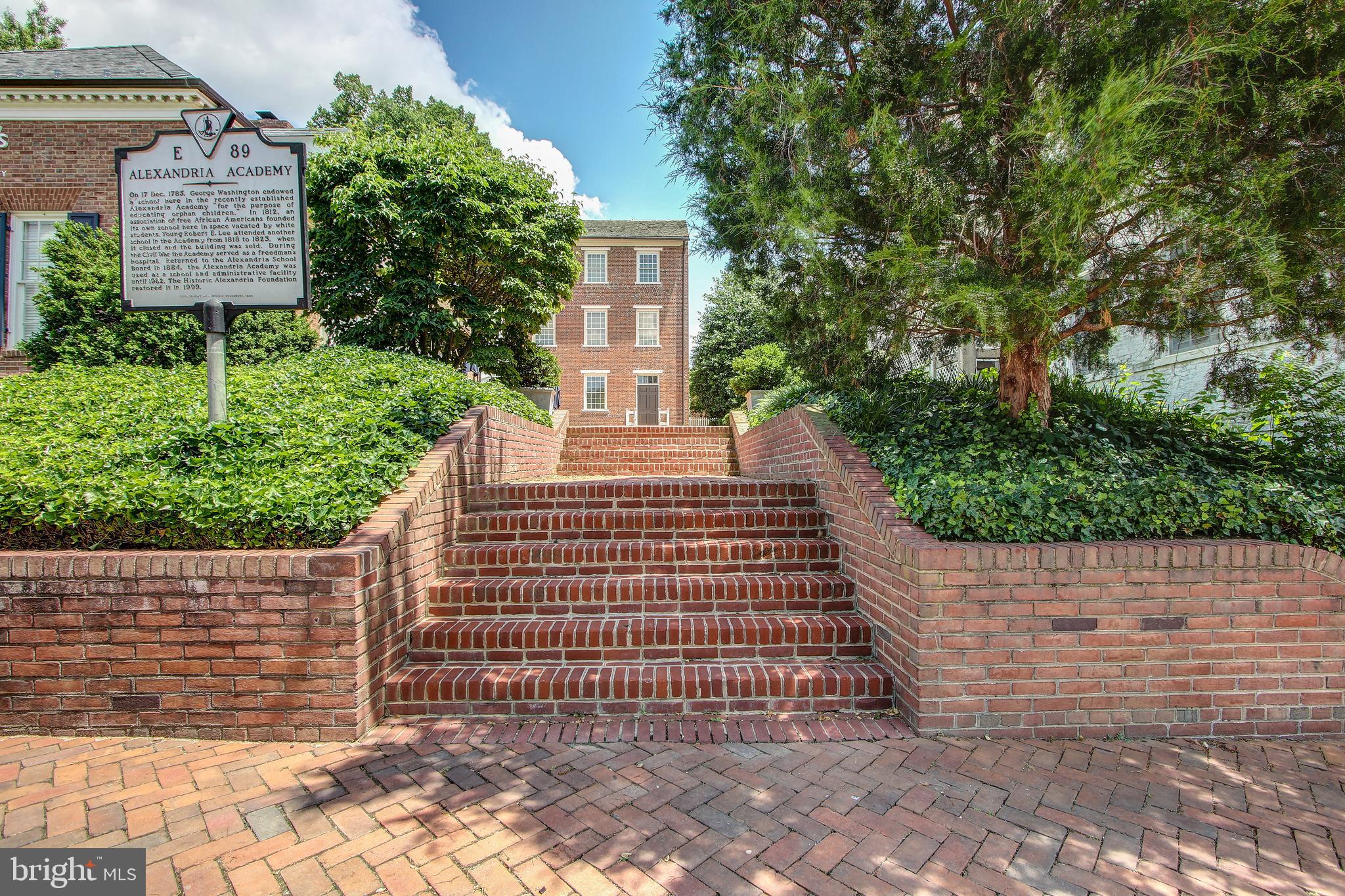 208 Skyhill Road, Unit 208 Alexandria, VA 22314 - Photo 37 of 57