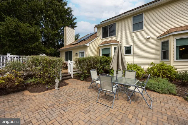 $785,000 | 220 Ivanhoe Drive, Robbinsville, NJ 08691