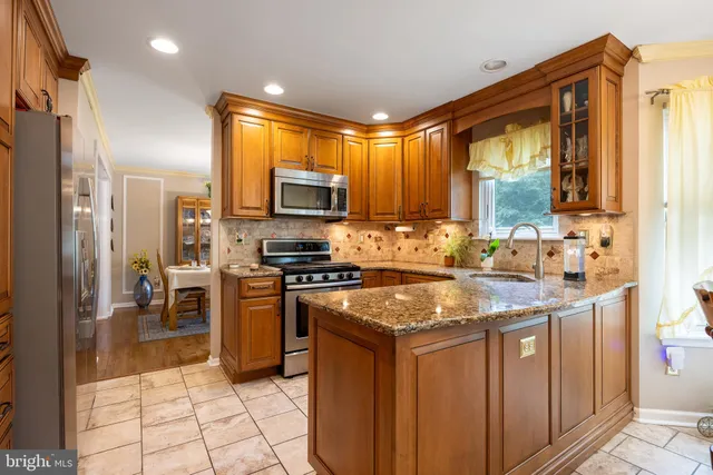 $785,000 | 220 Ivanhoe Drive, Robbinsville, NJ 08691