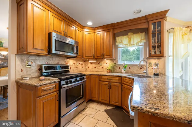 $785,000 | 220 Ivanhoe Drive, Robbinsville, NJ 08691