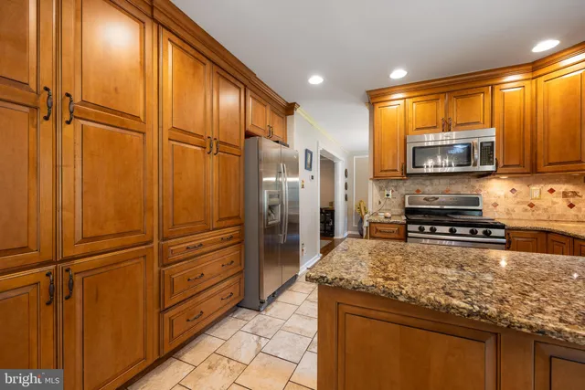 $785,000 | 220 Ivanhoe Drive, Robbinsville, NJ 08691