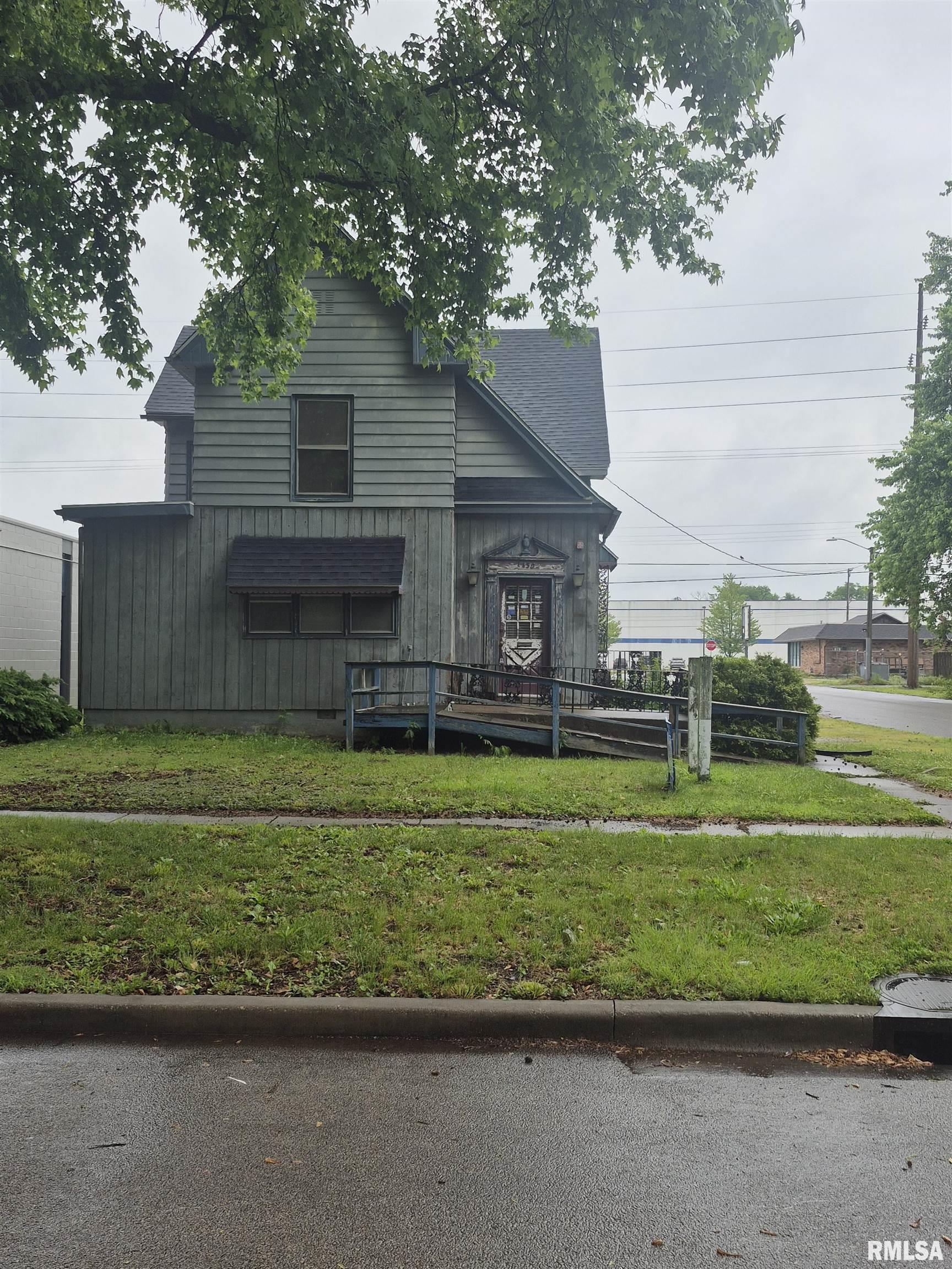 1430 South 8th Street Springfield, IL 62703 - Photo 1 of 5