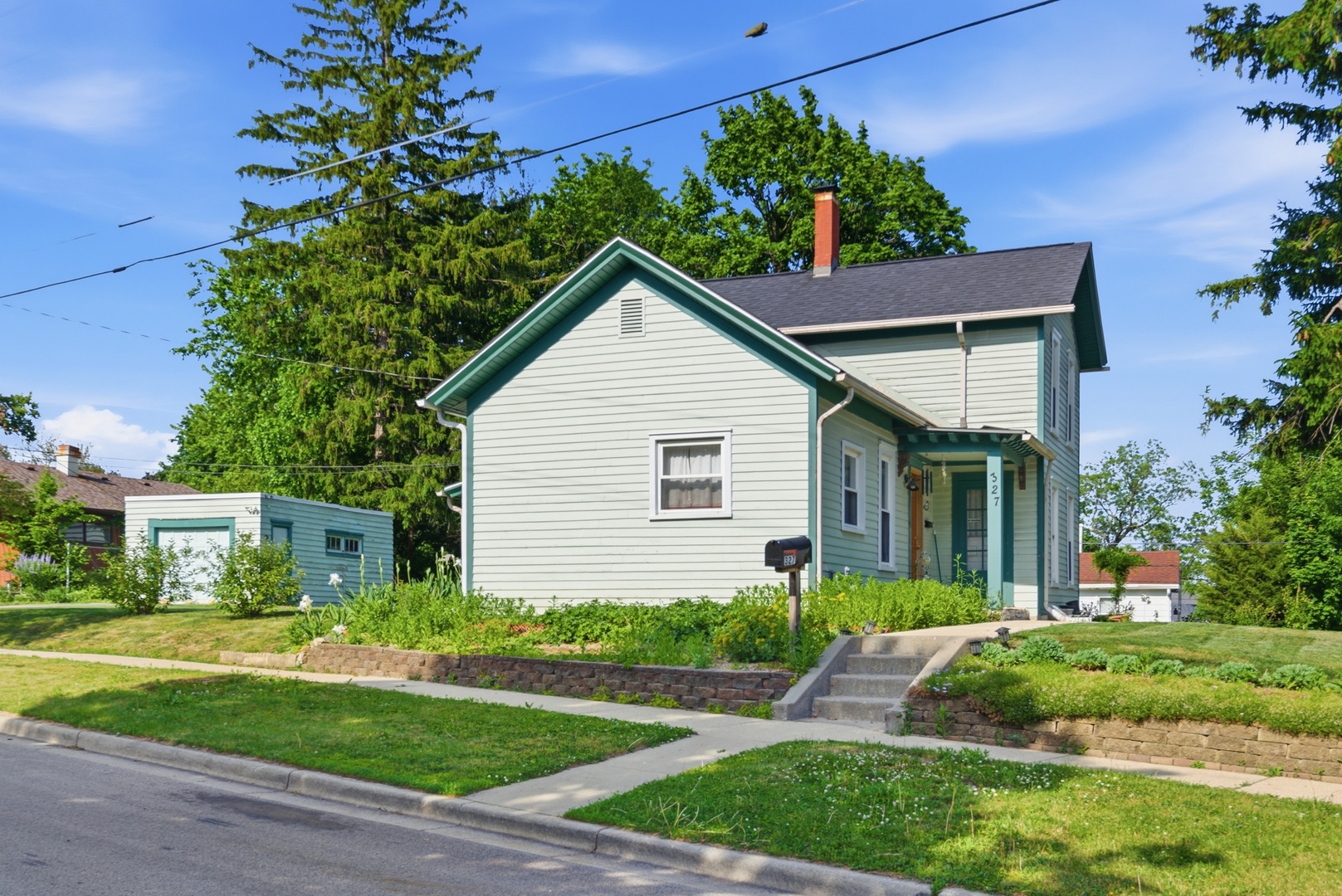 327 Silver Street Elgin, IL 60123 - Photo 3 of 26