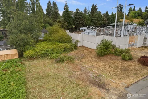 a view of a garden with houses