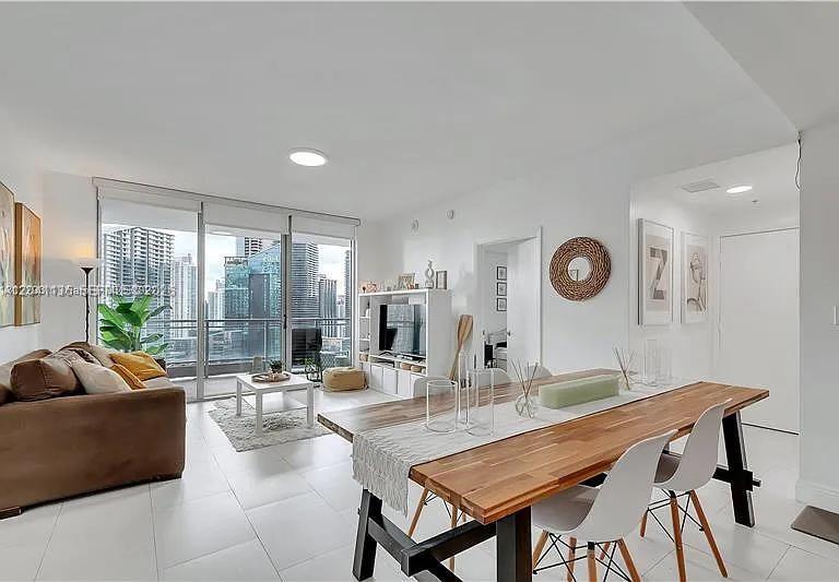 90 Southwest 3rd Street, Unit 3211 Miami, FL 33130 - Photo 7 of 27