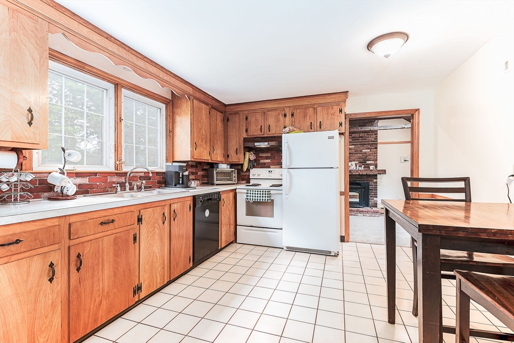 36 Cynthia Road Seekonk, MA 02771 - Photo 8 of 41