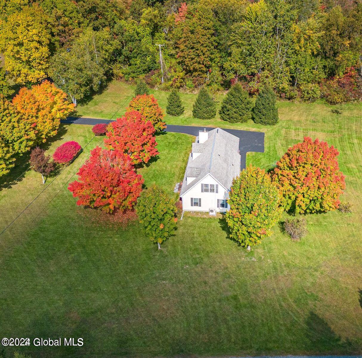 266 Rabie Road Averill Park, NY 12018 - Photo 5 of 69 20221008142403591791000000-o