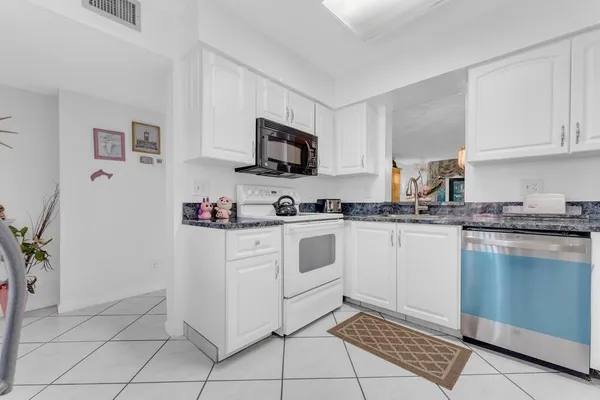$144,000 | 7301 Amberly Lane, Unit 101, Delray Beach, FL 33446