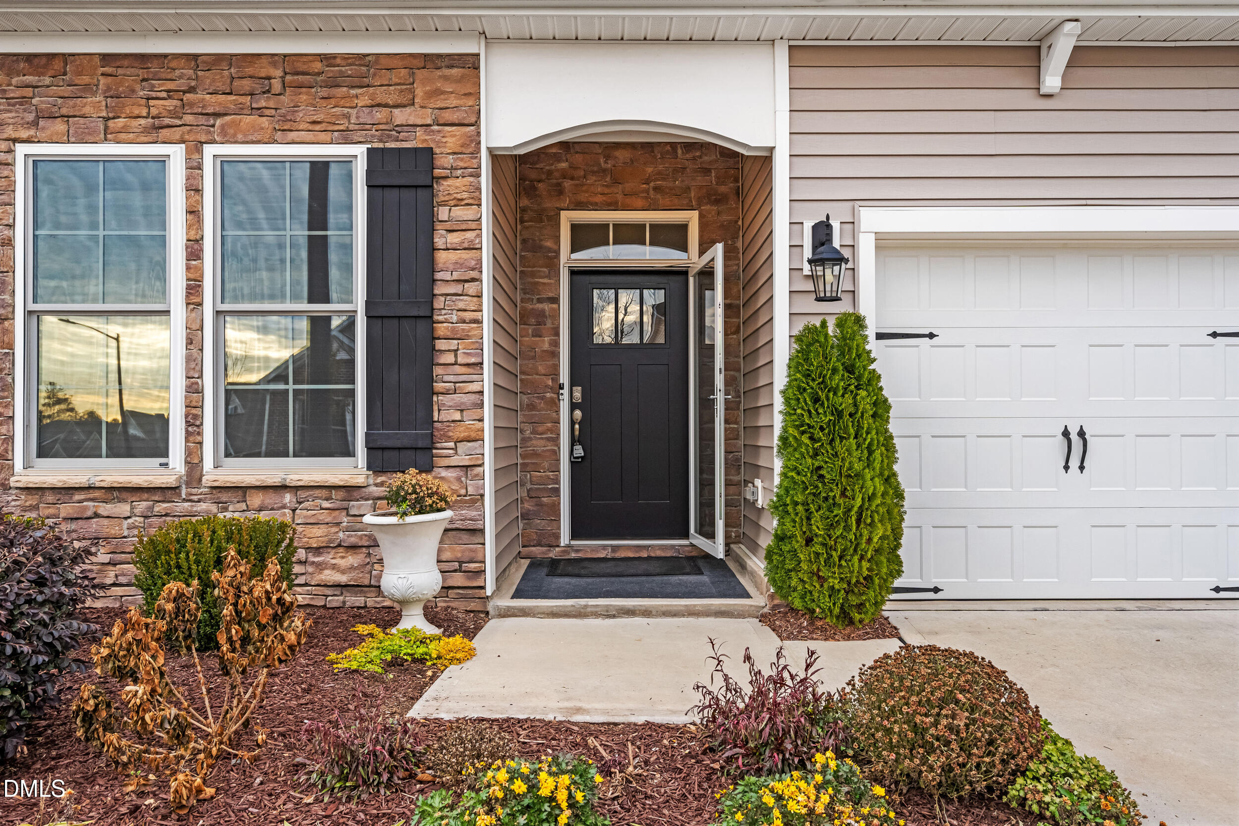 1 Bobby Parker Place Durham, NC 27703 - Photo 4 of 41 a front view of a house