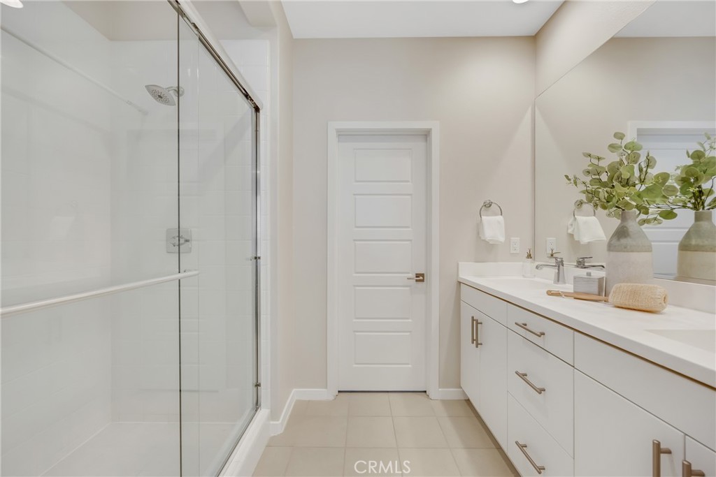 181 Magnet Irvine, CA 92618 - Photo 36 of 45 a bathroom with a shower sink and mirror