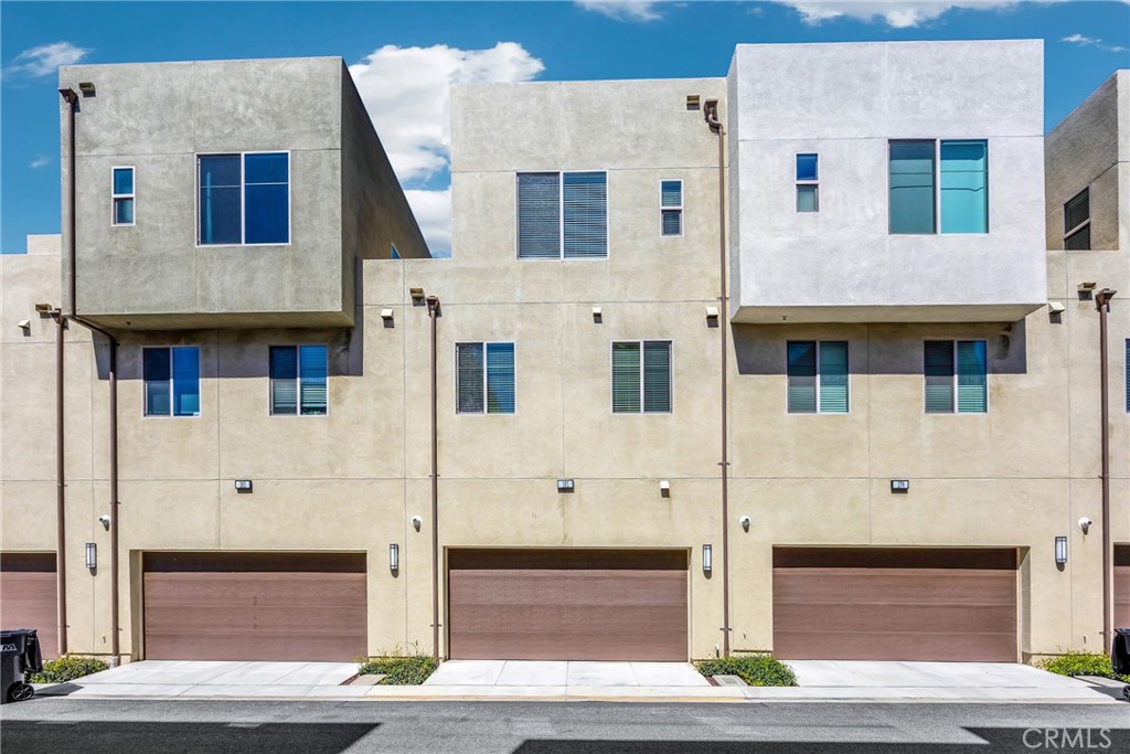 181 Magnet Irvine, CA 92618 - Photo 44 of 45 a large building with a door