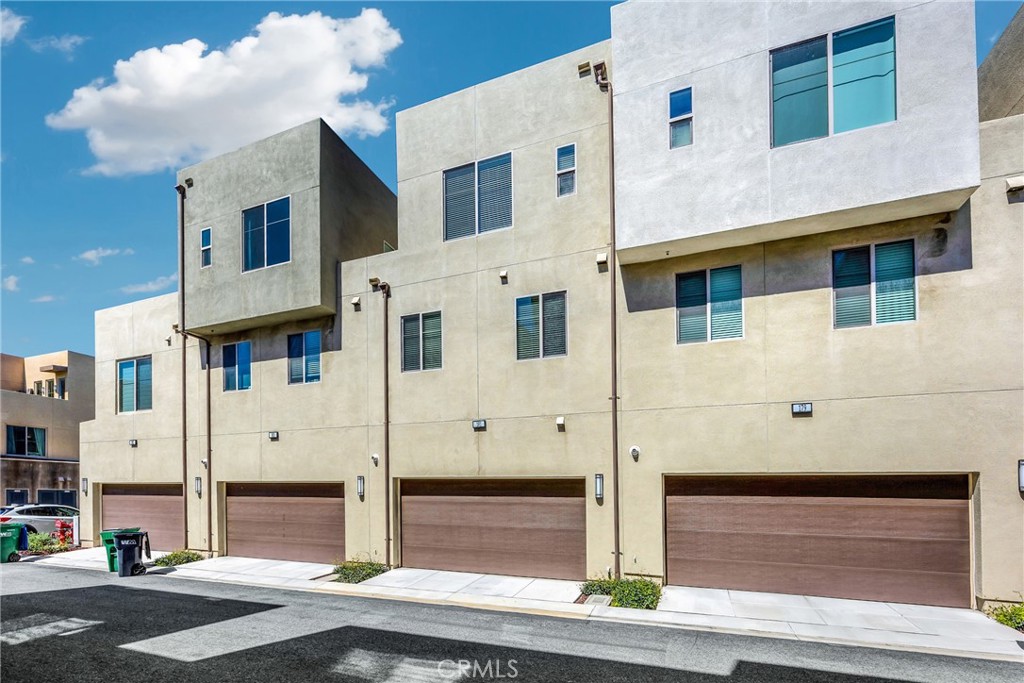 181 Magnet Irvine, CA 92618 - Photo 45 of 45 a front view of a building with street