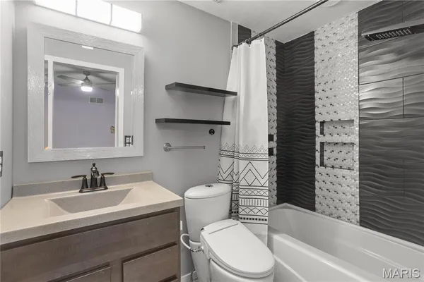 $329,900 | 2052 Waybridge Lane, Fenton, MO 63026