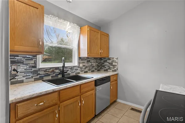 $329,900 | 2052 Waybridge Lane, Fenton, MO 63026