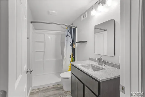 $329,900 | 2052 Waybridge Lane, Fenton, MO 63026