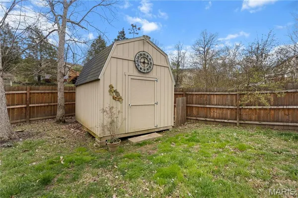 $329,900 | 2052 Waybridge Lane, Fenton, MO 63026