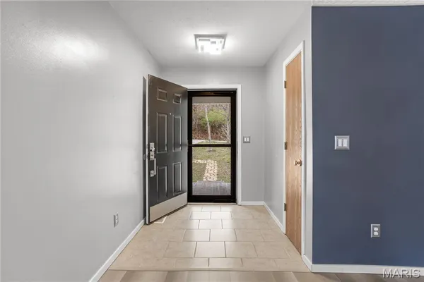 $329,900 | 2052 Waybridge Lane, Fenton, MO 63026