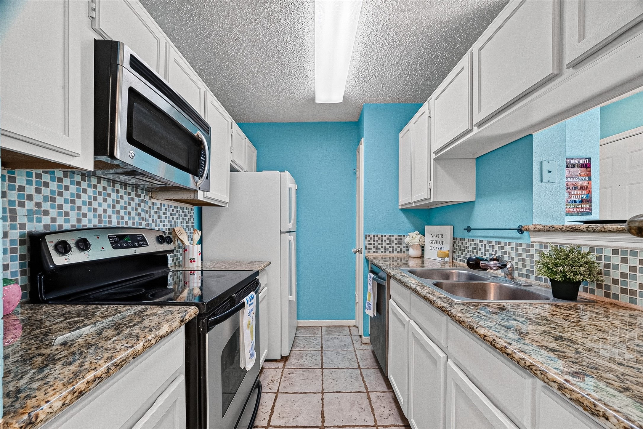 2121 Hepburn Street, Unit 1106 Houston, TX 77054 - Photo 11 of 33 Stainless steel appliances