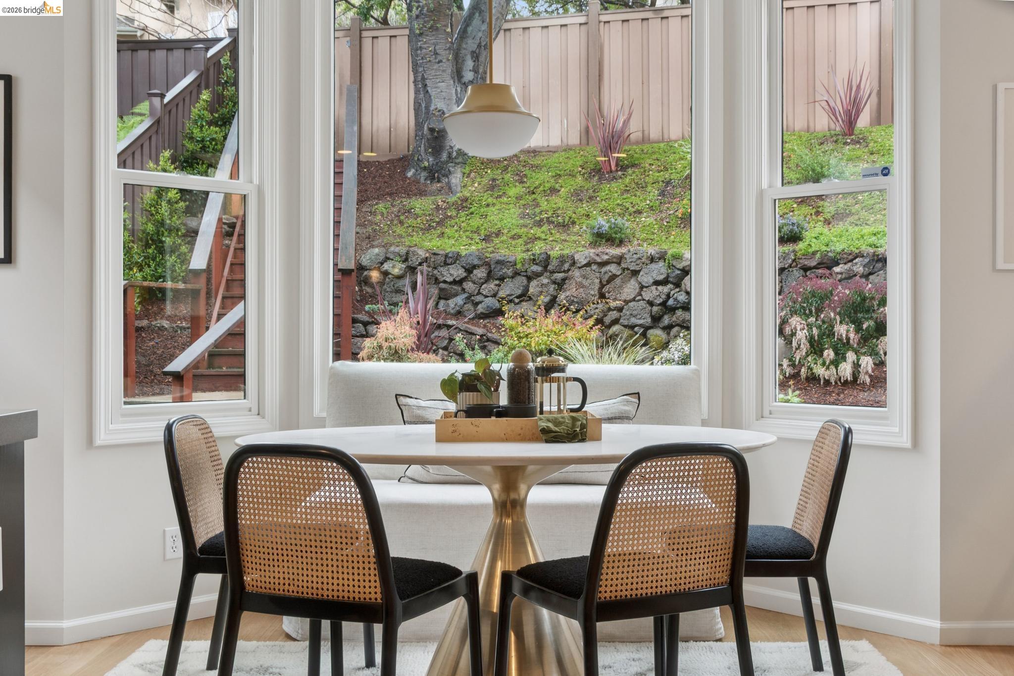 287 Cross Road Oakland, CA 94618 - Photo 8 of 56