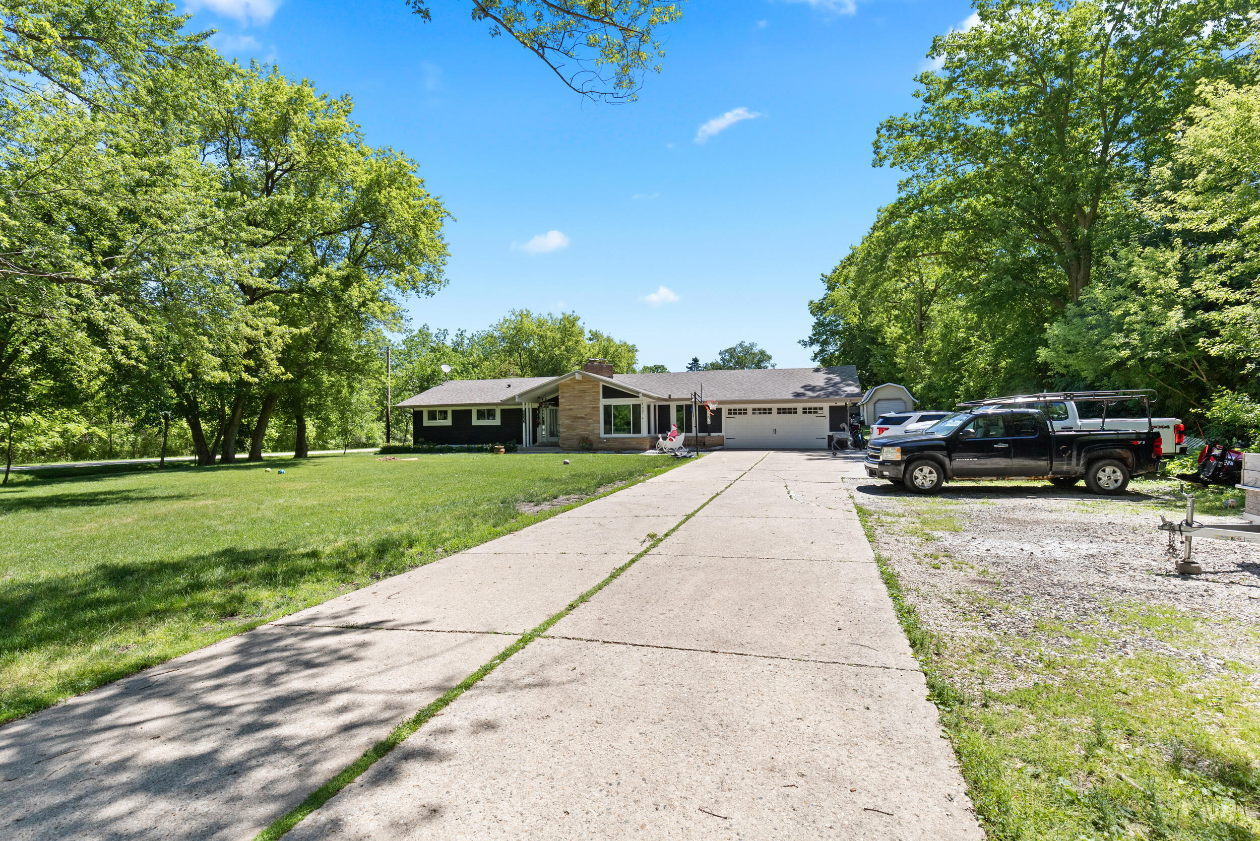 3290 South Johnson Road New Berlin, WI 53146 - Photo 26 of 34 Exterior