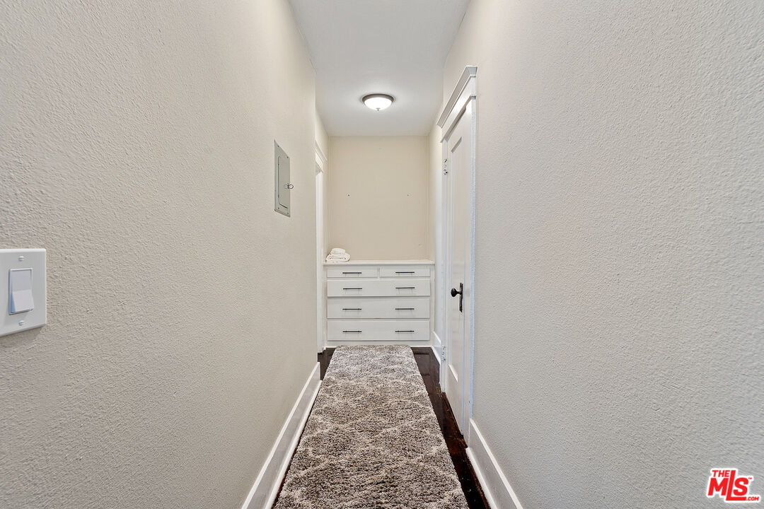 330 Cedar Avenue Long Beach, CA 90802 - Photo 11 of 18 a view of bathroom with bathtub and shower