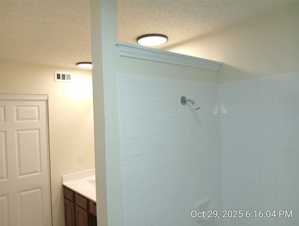 13236 Kerrville Folkway Austin, TX 78729 - Photo 14 of 16 a bathroom with a shower